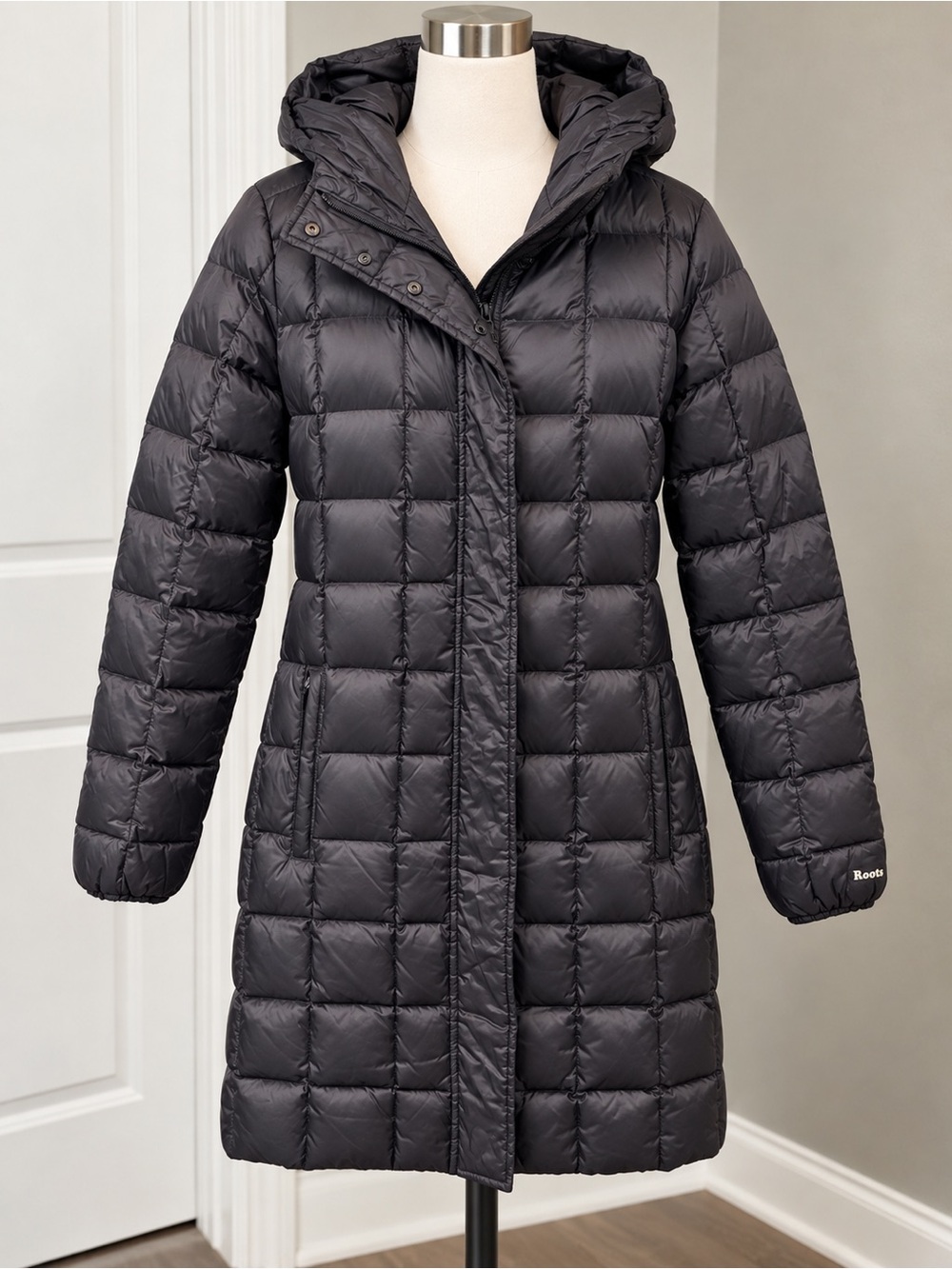 Roots Women’s Long Down Black Puffer Coat